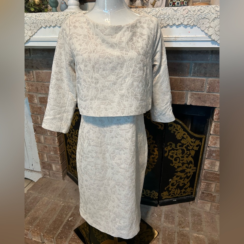 THE FOLD Sz 8 Northcote Cream Damask Knee Length Dress 3/4 Sleeve Very Good